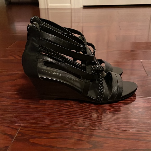 Black leather strappy 1 inch heal sandals from Aldo - Picture 3 of 3